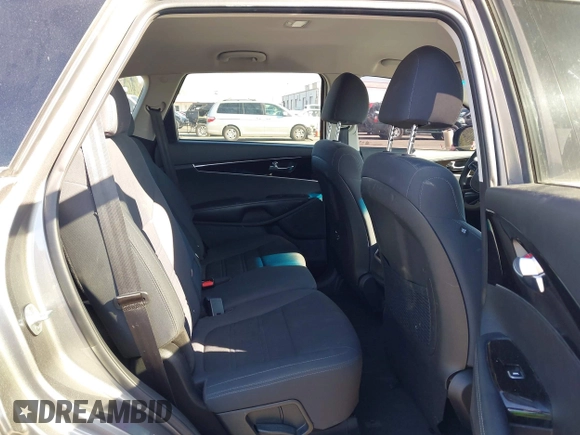 2019 Kia Sorento LX with VIN 5XYPG4A33KG513184, listed as a IAAI auction lot 41759888 with 66,770 mi miles. Bid and sale history available at carsss.com. Image 8.