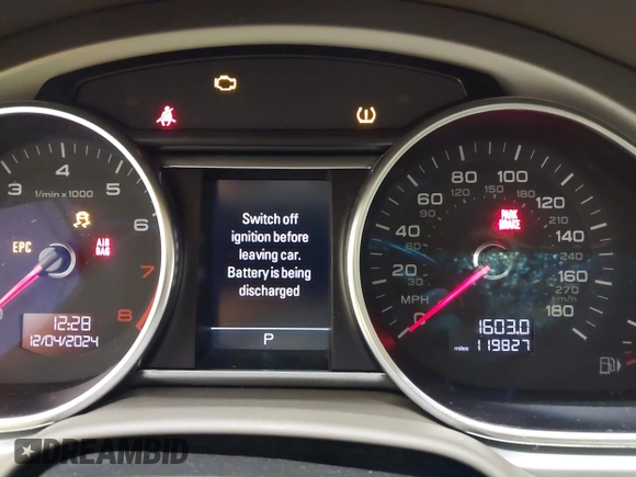 2015 Audi Q7 Premium Plus z VIN WA1LGAFE3FD010597, wystawiony jako IAAI lot #41010174 z przebiegiem 119 827 mil mil oraz . Historia ofert i sprzedaży dostępna na DreamBid. Obrazek 7.