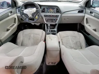 2016 Hyundai Sonata SE z VIN 5NPE24AF0GH302489, wystawiony jako Copart lot #56935185 z przebiegiem 121 767 mil mil oraz Szkoda całkowita • Salvage title. Historia ofert i sprzedaży dostępna na DreamBid. Obrazek 8.