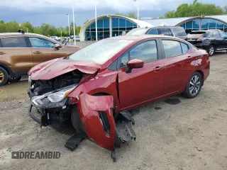 2023 Nissan Versa SV z VIN 3N1CN8EV5PL867606, wystawiony jako Copart lot #56367695 z przebiegiem 18 446 mil mil oraz Czysty tytuł • Clean title. Historia ofert i sprzedaży dostępna na DreamBid. Obrazek 1.