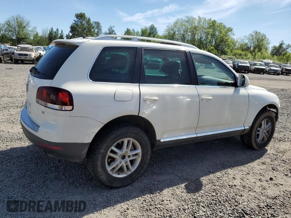 2008 Volkswagen Touareg V6 z VIN WVGBE77L68D012544, wystawiony jako Copart lot #58716985 z przebiegiem 148 637 mil mil oraz Czysty tytuł • Clean title. Historia ofert i sprzedaży dostępna na DreamBid. Obrazek 3.