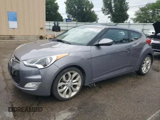 2015 Hyundai Veloster z VIN KMHTC6ADXFU238430, wystawiony jako Copart lot #60304565 z przebiegiem 70 205 mil mil oraz Czysty tytuł • Clean title. Historia ofert i sprzedaży dostępna na DreamBid. Obrazek 1.