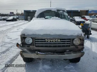 1985 Toyota Land Cruiser z VIN JT3FJ60G8F1127643, wystawiony jako Copart lot #46289955 z przebiegiem 276 869 mil mil oraz Czysty tytuł • Clean title. Historia ofert i sprzedaży dostępna na DreamBid. Obrazek 5.