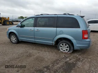 2010 Chrysler Town & Country Touring z VIN 2A4RR5D13AR404747, wystawiony jako Copart lot #57100735 z przebiegiem 220 550 mil mil oraz Szkoda całkowita • Salvage title. Historia ofert i sprzedaży dostępna na DreamBid. Obrazek 2.