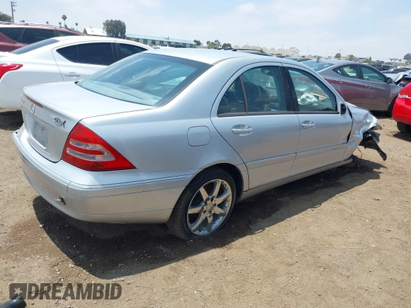 2003 Mercedes-Benz C 240 z VIN WDBRF61JX3E014283, wystawiony jako IAAI lot #42374919 z przebiegiem 181 694 mil mil oraz . Historia ofert i sprzedaży dostępna na DreamBid. Obrazek 4.