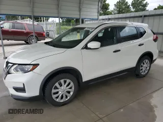 2020 Nissan Rogue SV z VIN JN8AT2MT5LW039801, wystawiony jako Copart lot #60525875 z przebiegiem 92 095 mil mil oraz Czysty tytuł • Clean title. Historia ofert i sprzedaży dostępna na DreamBid. Obrazek 1.