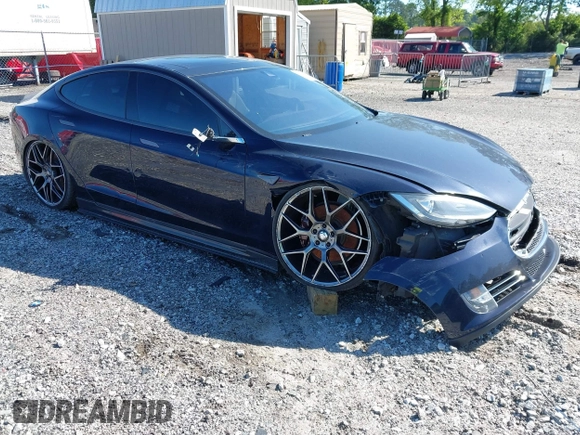 2015 Tesla Model S 85D with VIN 5YJSA4H47FF083005, listed as a IAAI auction lot 40970624 with 84,327 mi miles. Bid and sale history available at carsss.com. Image 1.