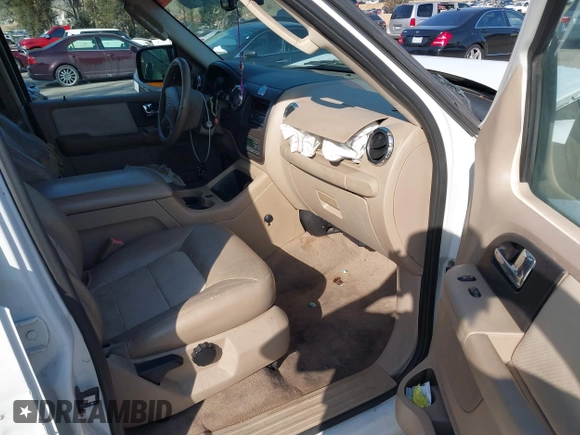 2006 Ford Expedition Eddie Bauer with VIN 1FMFU17596LA38688, listed as a IAAI auction lot 41860672 with 232,689 mi miles. Bid and sale history available at carsss.com. Image 5.
