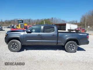 2023 Toyota Tacoma SR5 z VIN 3TMDZ5BN1PM163714, wystawiony jako IAAI lot #41814446 z przebiegiem 14 069 mil mil oraz . Historia ofert i sprzedaży dostępna na DreamBid. Obrazek 15.