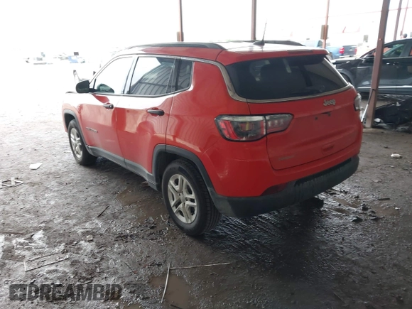 2019 Jeep Compass Sport z VIN 3C4NJCAB2KT676721, wystawiony jako IAAI lot #42116610 z przebiegiem 130 701 mil mil oraz . Historia ofert i sprzedaży dostępna na DreamBid. Obrazek 3.