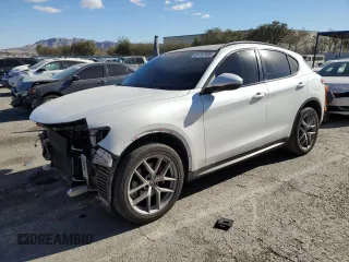 2018 Alfa Romeo Stelvio Ti Sport z VIN ZASFAKNN3J7B77939, wystawiony jako Copart lot #87767495 z przebiegiem 62 777 mil mil oraz Szkoda całkowita • Salvage title. Historia ofert i sprzedaży dostępna na DreamBid. Obrazek 1.