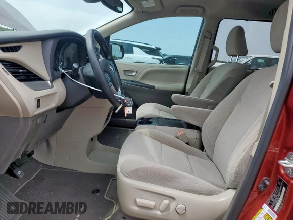 2020 Toyota Sienna LE Auto Access Seat z VIN 5TDKZ3DCXLS041015, wystawiony jako Copart lot #62779795 z przebiegiem 29 157 mil mil oraz Szkoda całkowita • Salvage title. Historia ofert i sprzedaży dostępna na DreamBid. Obrazek 7.