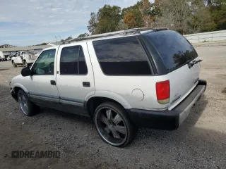 1995 GMC Jimmy SL with VIN 1GKCS13W4S2504849, listed as a Copart auction lot 84589834 with 285,930 mi miles and Salvage Title. Bid and sale history available at carsss.com. Image 2.