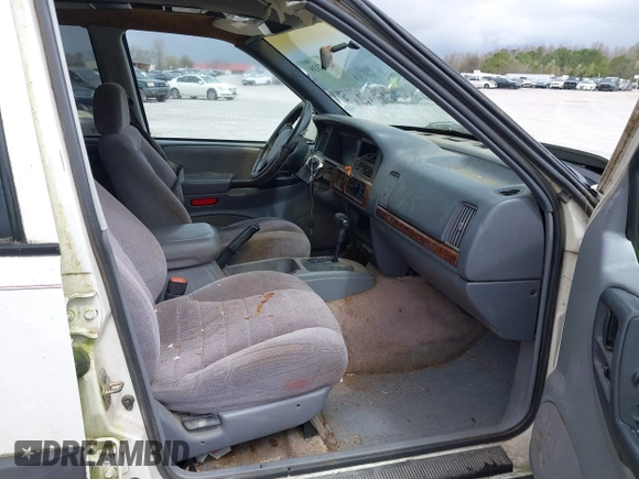 1996 Jeep Grand Cherokee Laredo with VIN 1J4FX58S1TC278511, listed as a IAAI auction lot 41837339 with 303,947 mi miles. Bid and sale history available at carsss.com. Image 5.