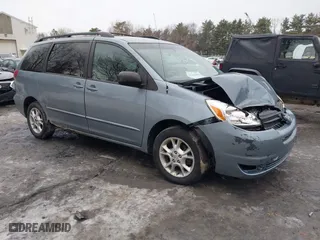 2004 Toyota Sienna LE with VIN 5TDBA23C64S009828, listed as a IAAI auction lot 41662896 with 236,002 mi miles. Bid and sale history available at carsss.com. Image 1.