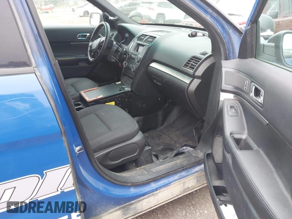 2017 Ford Police Interceptor Utility z VIN 1FM5K8AR4HGA36073, wystawiony jako IAAI lot #42010780 z przebiegiem 152 866 mil mil oraz . Historia ofert i sprzedaży dostępna na DreamBid. Obrazek 5.