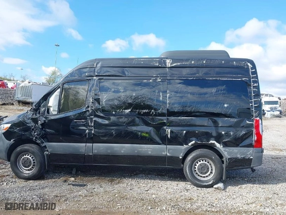 2019 Mercedes-Benz Sprinter Passenger Van with VIN WDZPF0CD4KP125864, listed as a IAAI auction lot 39110594 with NaN miles. Bid and sale history available at carsss.com. Image 13.