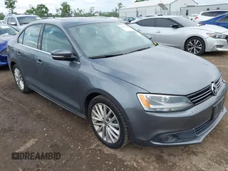 2013 Volkswagen Jetta SEL z VIN 3VWLP7AJ8DM400011, wystawiony jako IAAI lot #42415945 z przebiegiem 177 766 mil mil oraz . Historia ofert i sprzedaży dostępna na DreamBid. Obrazek 1.