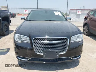 2018 Chrysler 300 Touring z VIN 2C3CCAAG7JH342245, wystawiony jako IAAI lot #42281016 z przebiegiem 87 416 mil mil oraz . Historia ofert i sprzedaży dostępna na DreamBid. Obrazek 12.