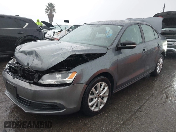 2011 Volkswagen Jetta Sedan SE PZEV with VIN 3VWDZ7AJ3BM332471, listed as a IAAI auction lot 41732964 with 168,920 mi miles. Bid and sale history available at carsss.com. Image 2.