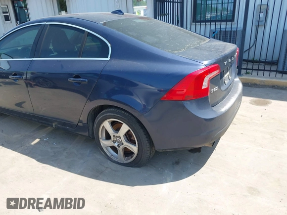 2012 Volvo S60 T5 z VIN YV1622FS5C2046841, wystawiony jako IAAI lot #42048477 z przebiegiem 231 218 mil mil oraz . Historia ofert i sprzedaży dostępna na DreamBid. Obrazek 11.