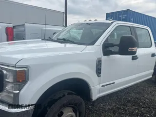 2022 Ford F-350 XL z VIN 1FD8W3HT3NED68650, wystawiony jako Copart lot #54902295 z przebiegiem 399 290 mil mil oraz Czysty tytuł • Clean title. Historia ofert i sprzedaży dostępna na DreamBid. Obrazek 2.