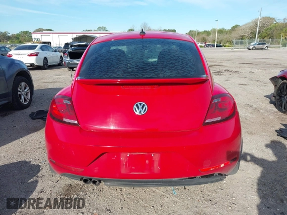 2018 Volkswagen Beetle S z VIN 3VWFD7AT5JM725878, wystawiony jako IAAI lot #41743855 z przebiegiem 108 068 mil mil oraz . Historia ofert i sprzedaży dostępna na DreamBid. Obrazek 16.