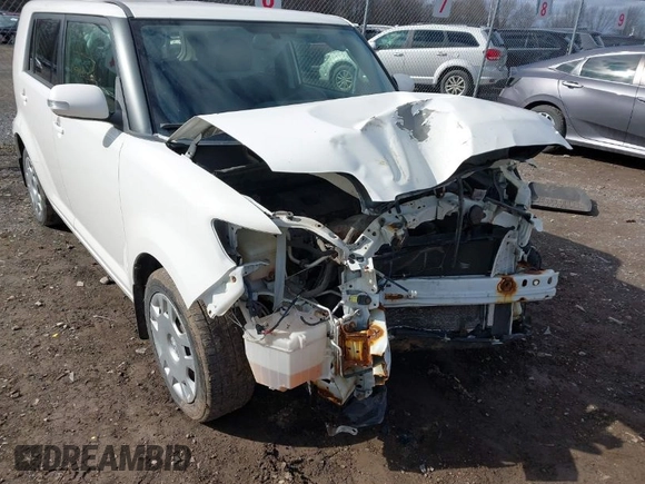 2015 Scion xB with VIN JTLZE4FE3FJ075012, listed as a IAAI auction lot 41902180 with 88,104 mi miles. Bid and sale history available at carsss.com. Image 1.