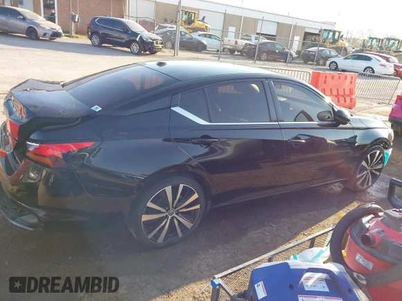 2019 Nissan Altima 2.5 SR with VIN 1N4BL4CV3KC130764, listed as a IAAI auction lot 41952695 with 86,644 mi miles. Bid and sale history available at carsss.com. Image 14.