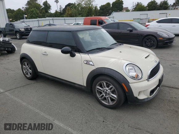 2011 MINI Hardtop S z VIN WMWSV3C59BTY15847, wystawiony jako Copart lot #55904795 z przebiegiem 114 146 mil mil oraz Szkoda całkowita • Salvage title. Historia ofert i sprzedaży dostępna na DreamBid. Obrazek 4.
