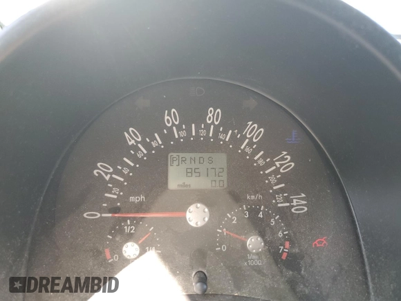 2003 Volkswagen Beetle GLS z VIN 3VWCK21Y63M320378, wystawiony jako Copart lot #59422595 z przebiegiem 85 172 mil mil oraz Czysty tytuł • Clean title. Historia ofert i sprzedaży dostępna na DreamBid. Obrazek 9.