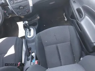 2017 Nissan Versa SV z VIN 3N1CN7AP1HL895731, wystawiony jako IAAI lot #42279393 z przebiegiem 94 040 mil mil oraz . Historia ofert i sprzedaży dostępna na DreamBid. Obrazek 5.