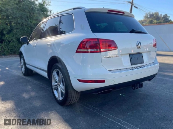 2014 Volkswagen Touareg Sport with VIN WVGEF9BP7ED003332, listed as a Copart auction lot 63043535 with 179,727 mi miles and Salvage title. Bid and sale history available at DreamBid. Image 3.