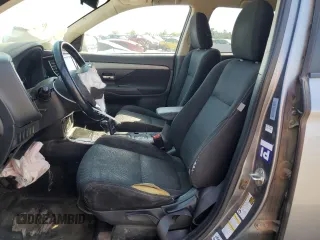 2018 Mitsubishi Outlander ES z VIN JA4AZ3A34JJ003445, wystawiony jako Copart lot #55850775 z przebiegiem 133 644 mil mil oraz Szkoda całkowita • Salvage title. Historia ofert i sprzedaży dostępna na DreamBid. Obrazek 7.