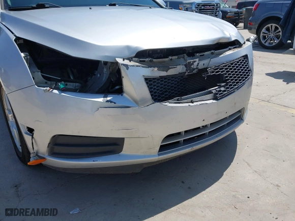 2014 Chevrolet Cruze 1LT with VIN 1G1PC5SB1E7206369, listed as a IAAI auction lot 41981353 with 120,270 mi miles. Bid and sale history available at carsss.com. Image 6.