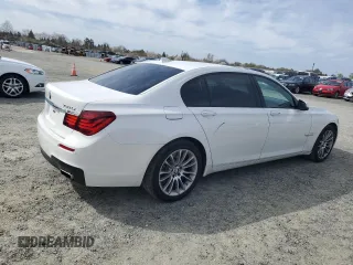 2015 BMW 7 Series 750Li z VIN WBAYE8C52FD781791, wystawiony jako Copart lot #49504935 z przebiegiem 103 171 mil mil oraz Szkoda całkowita • Salvage title. Historia ofert i sprzedaży dostępna na DreamBid. Obrazek 3.