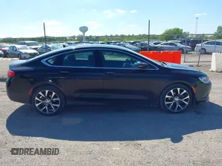 2015 Chrysler 200 C z VIN 1C3CCCEG9FN542855, wystawiony jako IAAI lot #42216833 z przebiegiem 99 587 mil mil oraz . Historia ofert i sprzedaży dostępna na DreamBid. Obrazek 13.