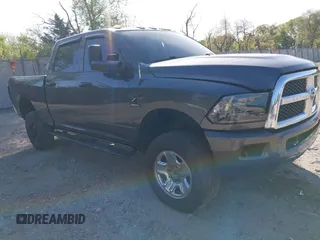 2018 Ram 2500 Tradesman z VIN 3C6UR5CL1JG390282, wystawiony jako IAAI lot #42133001 z przebiegiem 256 087 mil mil oraz . Historia ofert i sprzedaży dostępna na DreamBid. Obrazek 1.