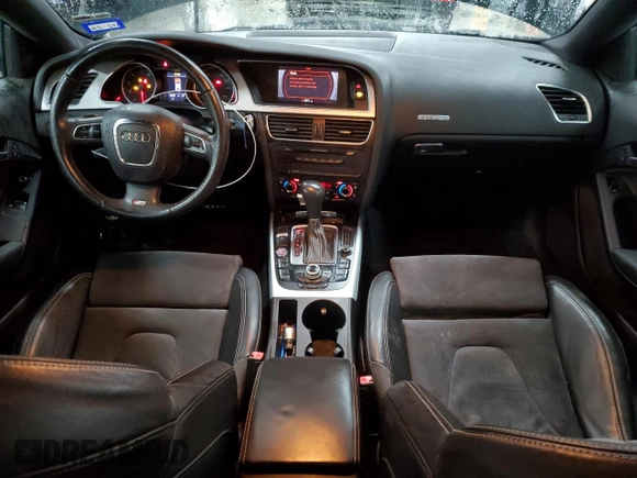 2009 Audi A5 z VIN WAUDK78T59A051677, wystawiony jako Copart lot #44364485 z przebiegiem 88 548 mil mil oraz Szkoda całkowita • Salvage title. Historia ofert i sprzedaży dostępna na DreamBid. Obrazek 8.