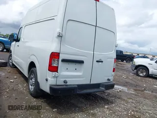 2021 Nissan NV Cargo SV z VIN 1N6BF0LY9MN808457, wystawiony jako IAAI lot #41994149 z przebiegiem 132 571 mil mil oraz . Historia ofert i sprzedaży dostępna na DreamBid. Obrazek 3.