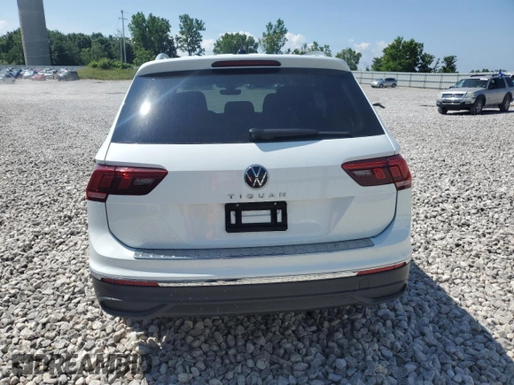 2024 Volkswagen Tiguan Wolfsburg Edition z VIN 3VV6B7AX9RM208592, wystawiony jako Copart lot #62165985 z przebiegiem 15 173 mil mil oraz Czysty tytuł • Clean title. Historia ofert i sprzedaży dostępna na DreamBid. Obrazek 6.