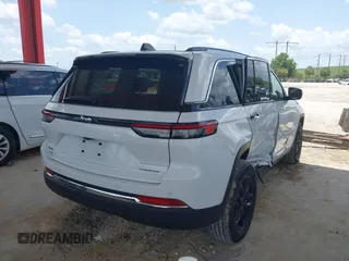 2023 Jeep Grand Cherokee Altitude с VIN 1C4RJHAG8PC670600, выставлен на аукционе IAAI как лот 42451895 с пробегом 39 598 миль миль и . История ставок и продаж доступна на DreamBid. Изображение 4.