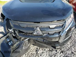 2023 Mitsubishi Outlander ES z VIN JA4ARUAU6PU000245, wystawiony jako Copart lot #56297065 z przebiegiem 34 145 mil mil oraz Szkody całkowita. Historia ofert i sprzedaży dostępna na DreamBid. Obrazek 12.