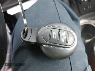 2016 MINI Convertible с VIN WMWWG5C53G3C19327, выставлен на аукционе IAAI как лот 42030590 с пробегом 33 898 миль миль и . История ставок и продаж доступна на DreamBid. Изображение 11.