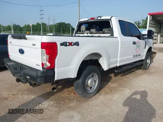 2017 Ford F-250 XLT z VIN 1FT7X2B6XHEE20192, wystawiony jako IAAI lot #42589586 z przebiegiem 132 332 mil mil oraz . Historia ofert i sprzedaży dostępna na DreamBid. Obrazek 4.