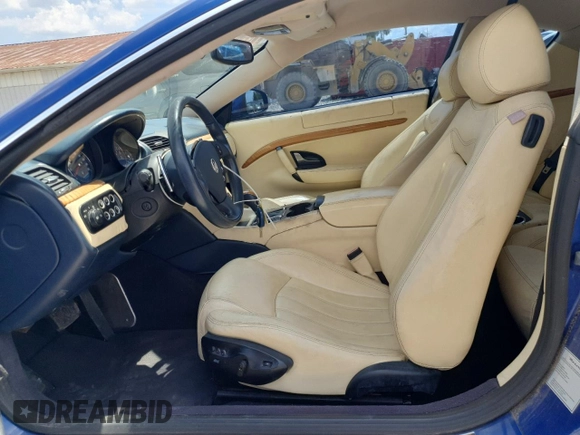 2008 Maserati GranTurismo z VIN ZAMGJ45A180038235, wystawiony jako Copart lot #63444435 z przebiegiem 27 mil mil oraz Czysty tytuł • Clean title. Historia ofert i sprzedaży dostępna na DreamBid. Obrazek 7.