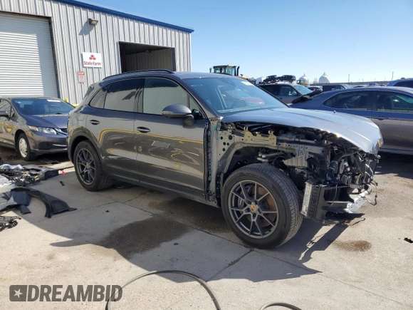 2024 Porsche Cayenne z VIN WP1AA2AY0RDA11814, wystawiony jako Copart lot #45279905 z przebiegiem 4 497 mil mil oraz Szkoda całkowita • Salvage title. Historia ofert i sprzedaży dostępna na DreamBid. Obrazek 4.