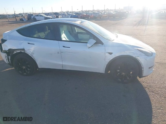 2022 Tesla Model Y Long Range with VIN 7SAYGDEE5NF458073, listed as a IAAI auction lot 41120536 with 35,118 mi miles. Bid and sale history available at carsss.com. Image 13.