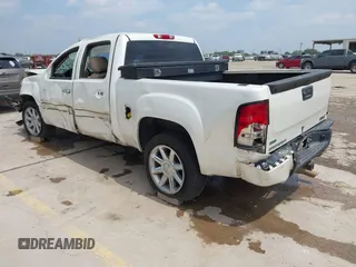 2011 GMC Sierra 1500 Denali z VIN 3GTP2XE21BG190501, wystawiony jako IAAI lot #42062627 z przebiegiem 152 820 mil mil oraz . Historia ofert i sprzedaży dostępna na DreamBid. Obrazek 3.