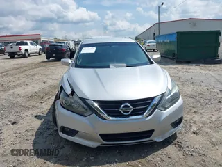 2017 Nissan Altima SR z VIN 1N4AL3AP8HC257299, wystawiony jako IAAI lot #42312909 z przebiegiem 50 154 mil mil oraz . Historia ofert i sprzedaży dostępna na DreamBid. Obrazek 12.